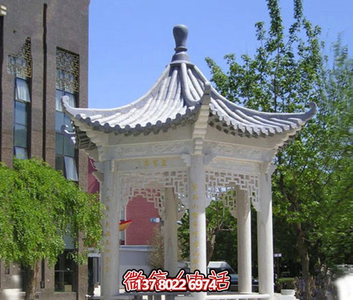 精美漢白玉鏤空涼亭，為校園休息區(qū)提供清涼休息空間