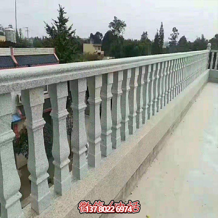 傳統(tǒng)的大理石護(hù)欄雕塑，為城市街頭和河道添彩