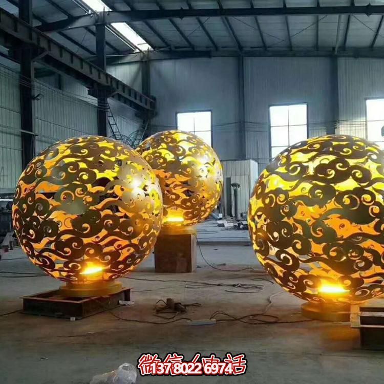 創(chuàng)意不銹鋼鏤空景觀擺件，為廣場(chǎng)帶來(lái)濃濃的藝術(shù)氣息