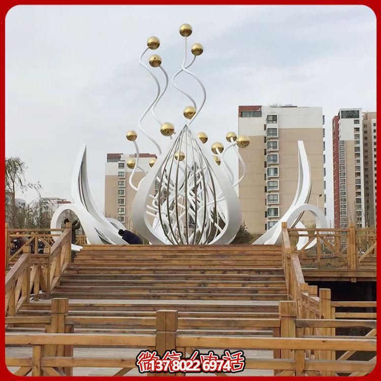 大型不銹鋼荷花雕塑，點綴美麗的景觀花園