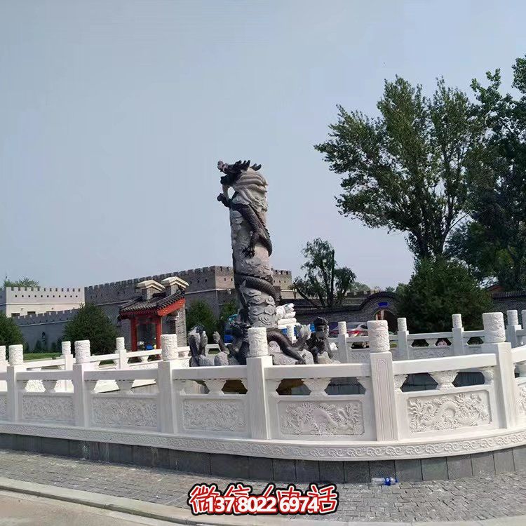 漢白玉石雕欄板，為景區水池提供防護及園林裝飾