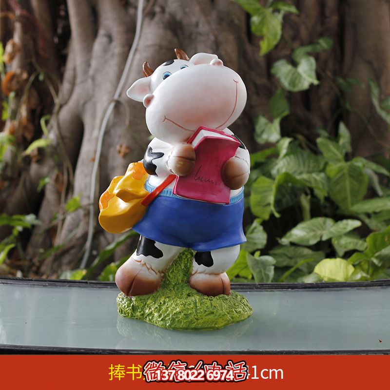 玻璃鋼雕塑牛，伴你一起看書，營(yíng)造完美草坪