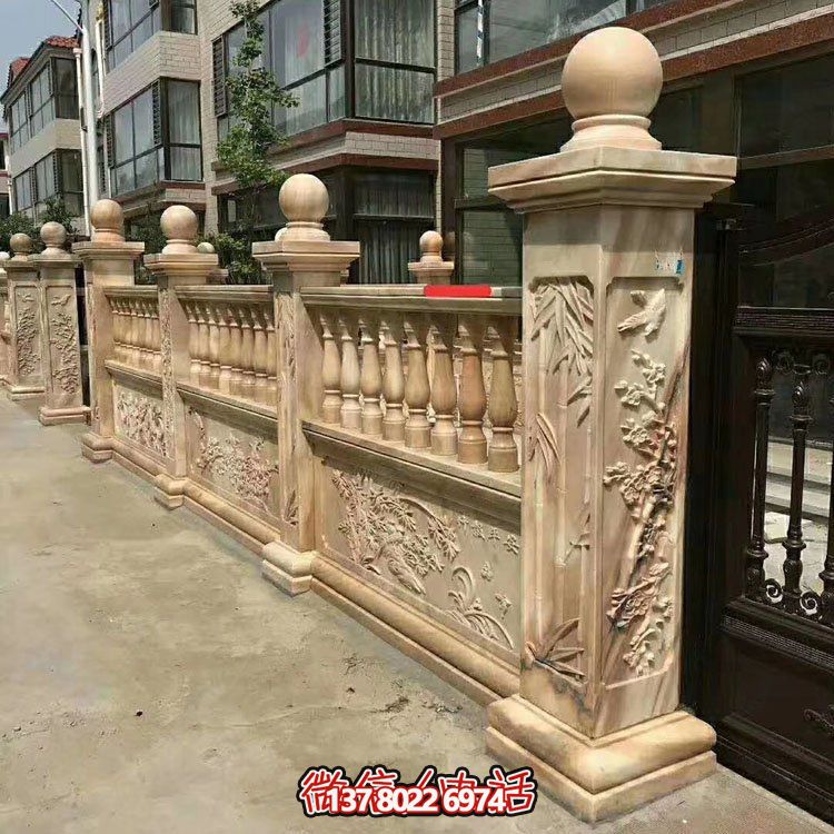 紅色浮雕圍墻欄板裝點(diǎn)別墅，守護(hù)晚霞之美