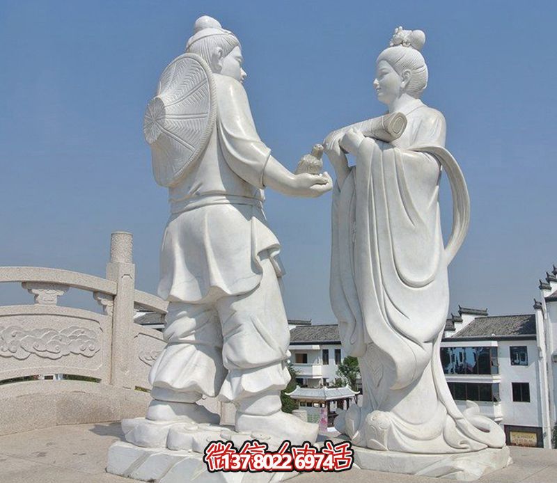 古代牛郎織女石雕，擺放于花園廣場，帶來漢白玉般的浪漫氣息