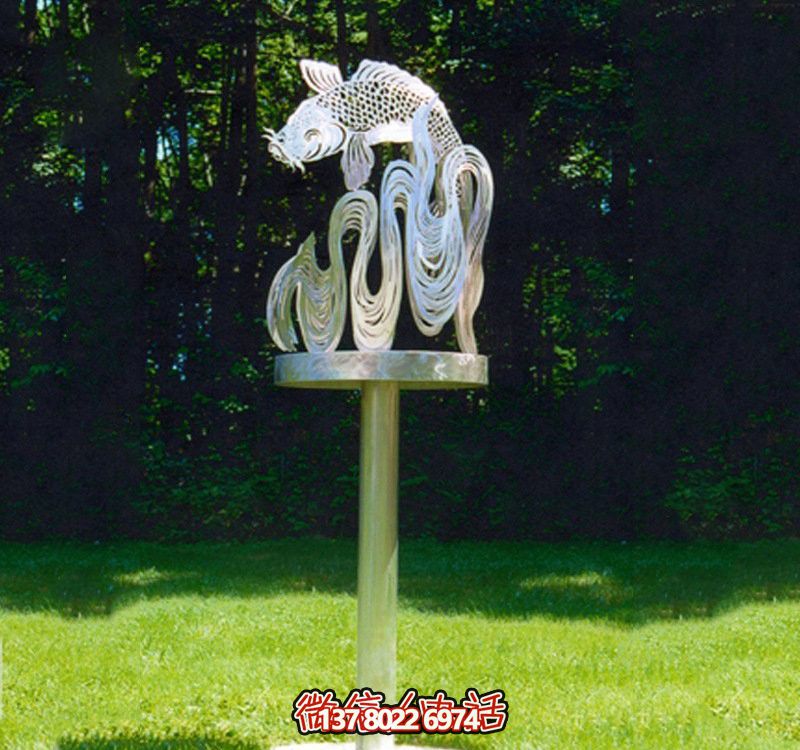 鏤空雕塑鯉魚(yú)，創(chuàng)意擺放公園裝飾