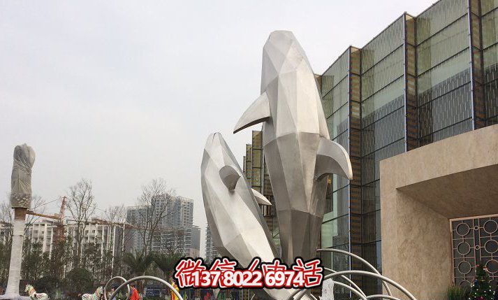 不銹鋼海豚雕塑跳躍在商業(yè)街的美麗守護(hù)