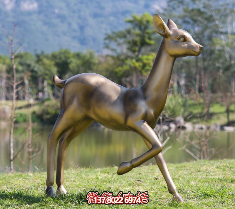 玻璃鋼雕刻仿梅花鹿雕塑，為池塘草坪添彩