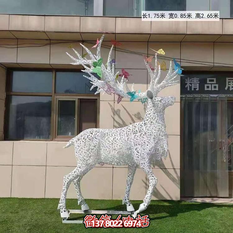 不銹鋼鹿角鏤空梅花亮化雕塑，為景觀廣場(chǎng)擺放