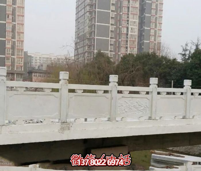 漢白玉鑲嵌欄桿，雕塑點綴美麗小區(qū)公園