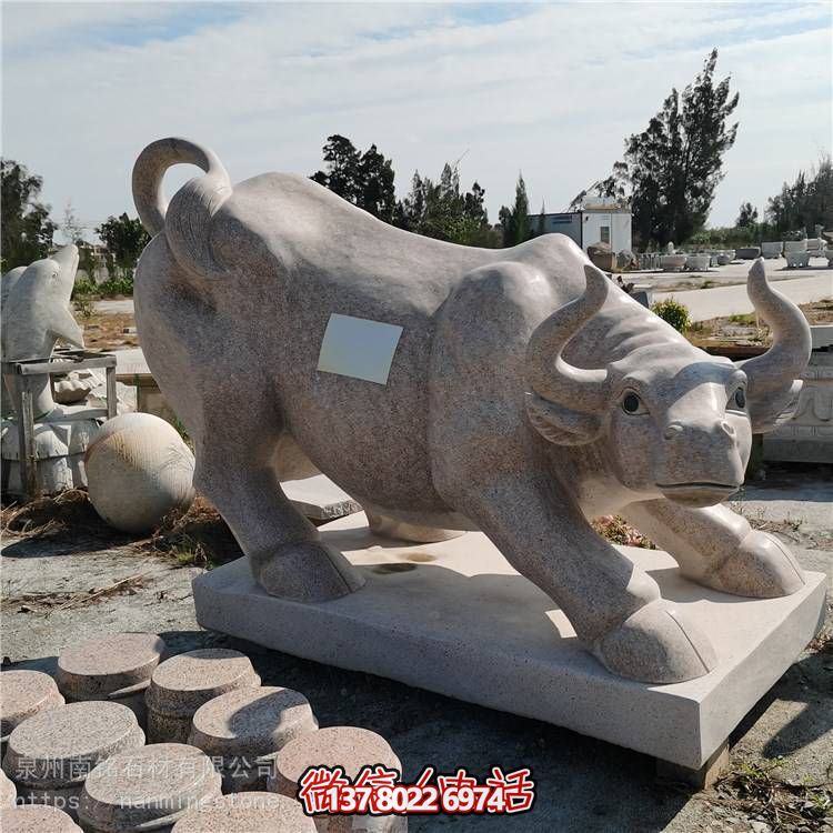 大型戶(hù)外石雕耕地牛雕塑