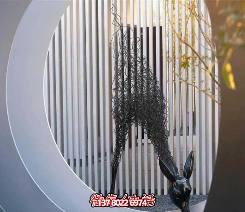 不銹鋼抽象低頭的鹿頭黑色長(zhǎng)頸鹿雕塑 不銹鋼抽象低頭的鹿頭黑色長(zhǎng)頸鹿雕塑