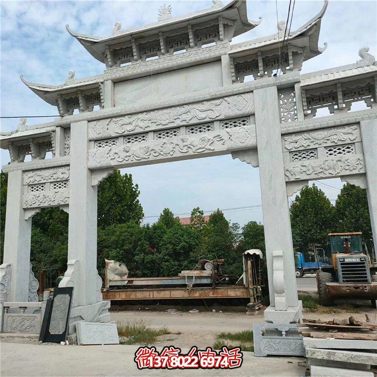 戶外鄉(xiāng)村大型三門(mén)石雕牌坊