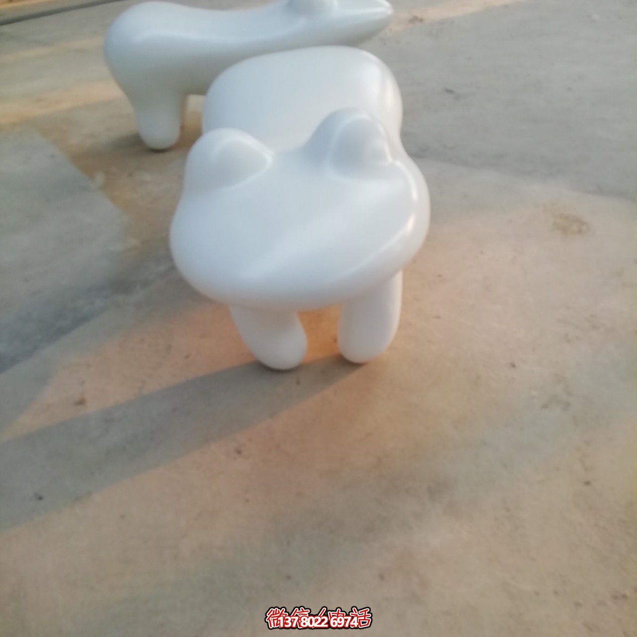 商場(chǎng)室內(nèi)擺放卡通青蛙凳子玻璃鋼雕塑 商場(chǎng)室內(nèi)擺放卡通青蛙凳子玻璃鋼雕塑